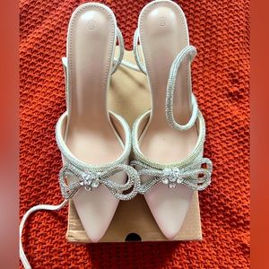 NEW Pointed-toe ivory satin ankle wrap bow stilettos with rhinestones